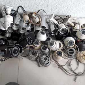 Camera và thiết bị điện cũ tại kho Chợ giời